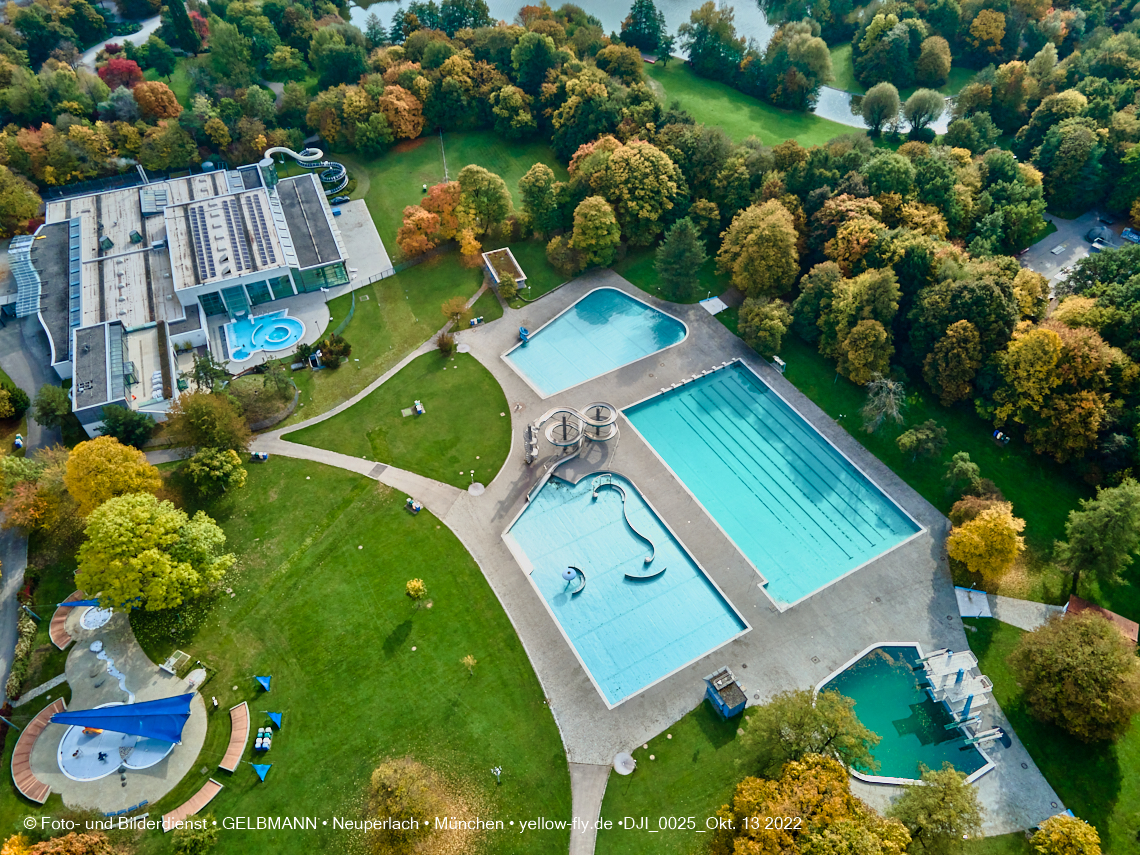 13.10.2022 - Der Ostpark mit See und Biergarten in Neuperlach